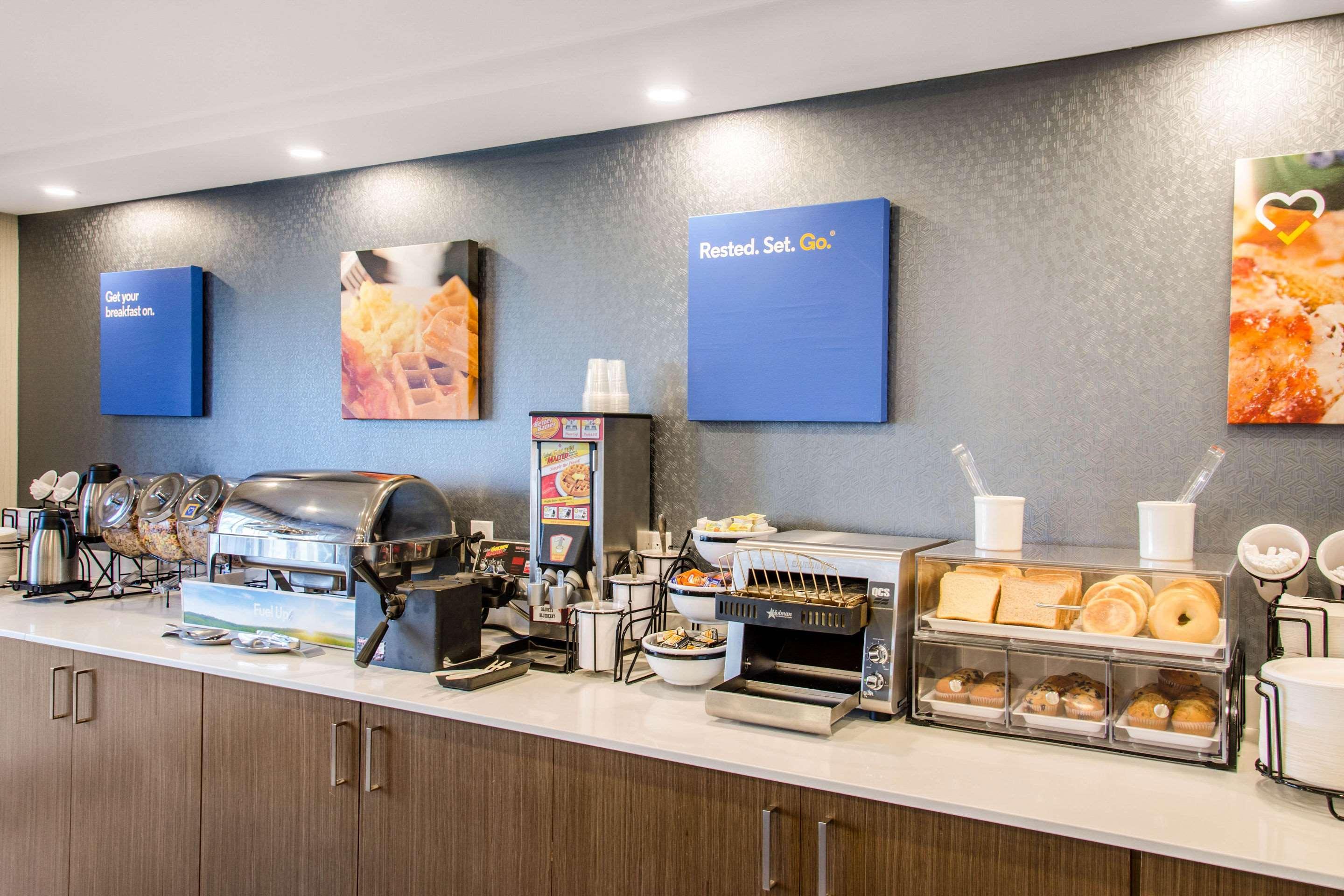 Comfort Inn Aeroport Dorval Exterior foto