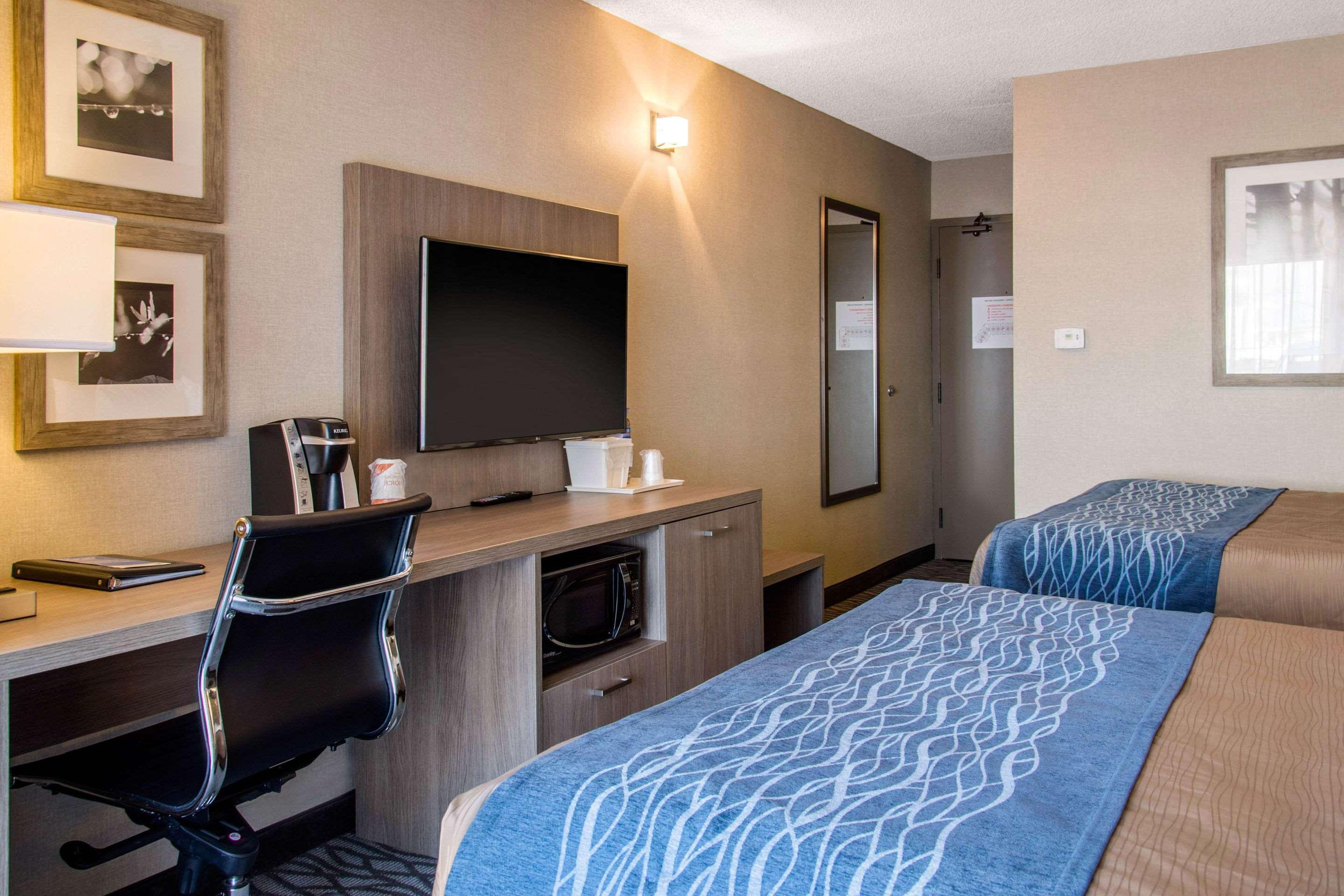 Comfort Inn Aeroport Dorval Exterior foto